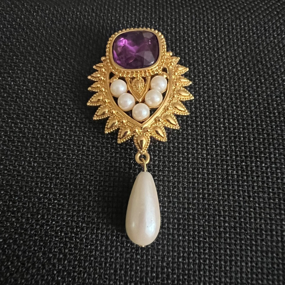 Shaill Jhaveri for Avon Imperial Elegance Purple Faux Pearl SINGLE Clip Earring
